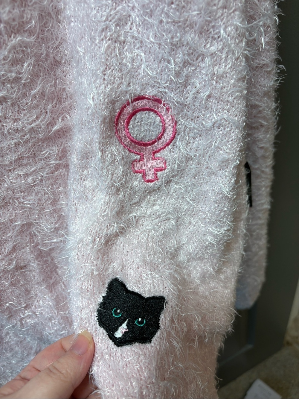 Hot Topic Plus size 5X Buffy the Vampire Slayer Willow sweater pink embroidered - Picture 4 of 6